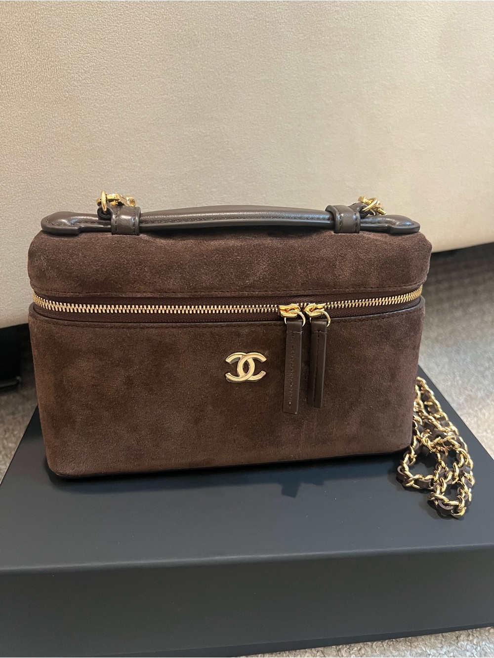 Chanel brown suede slim vanity 26A - Picture 2 of 5